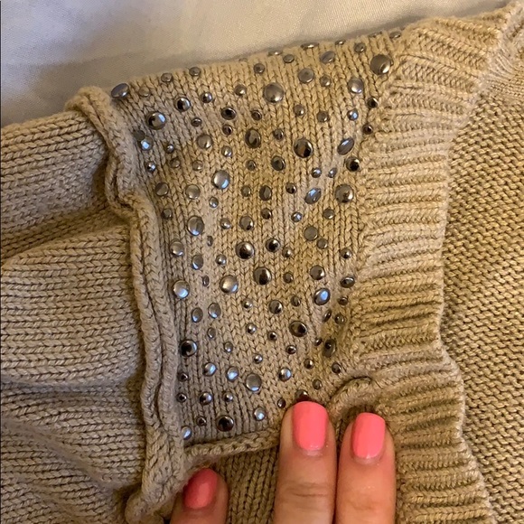 Tan sweater! - Picture 2 of 3